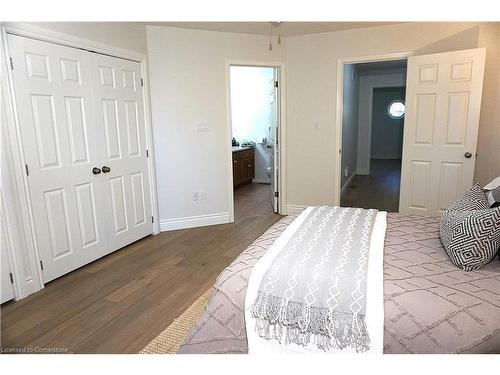 23-2015 Cleaver Avenue, Burlington, ON - Indoor Photo Showing Bedroom