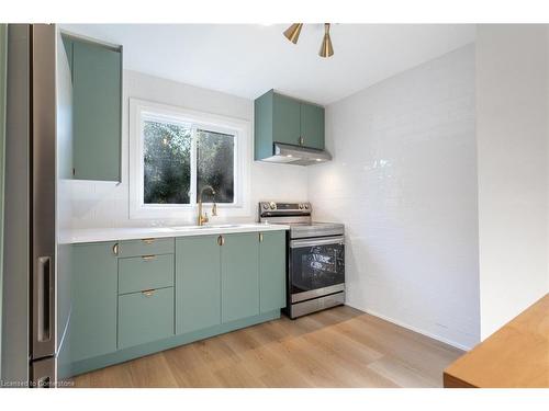 19 Talbot Lane, Glanbrook, ON - Indoor Photo Showing Kitchen