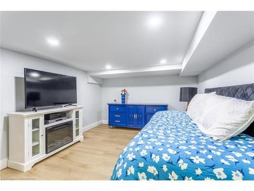 19 Talbot Lane, Glanbrook, ON - Indoor Photo Showing Bedroom