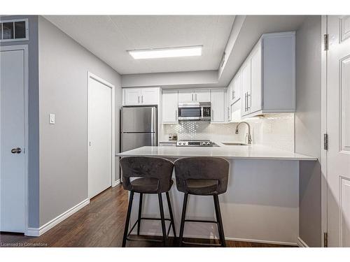 103-2010 Cleaver Avenue, Burlington, ON - Indoor Photo Showing Kitchen With Upgraded Kitchen