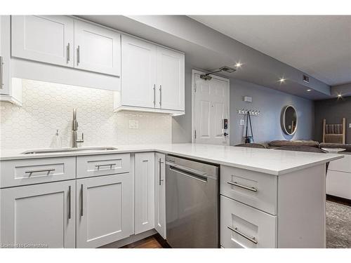 103-2010 Cleaver Avenue, Burlington, ON - Indoor Photo Showing Kitchen With Upgraded Kitchen