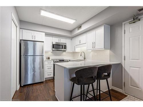 103-2010 Cleaver Avenue, Burlington, ON - Indoor Photo Showing Kitchen With Stainless Steel Kitchen With Upgraded Kitchen