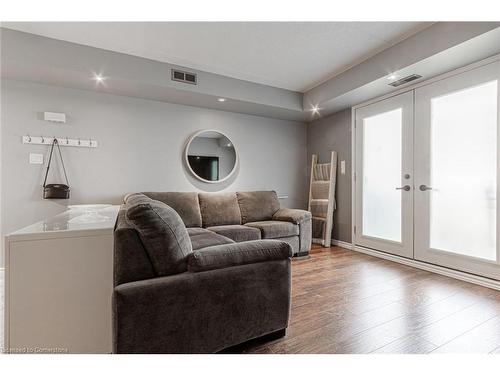 103-2010 Cleaver Avenue, Burlington, ON - Indoor Photo Showing Laundry Room