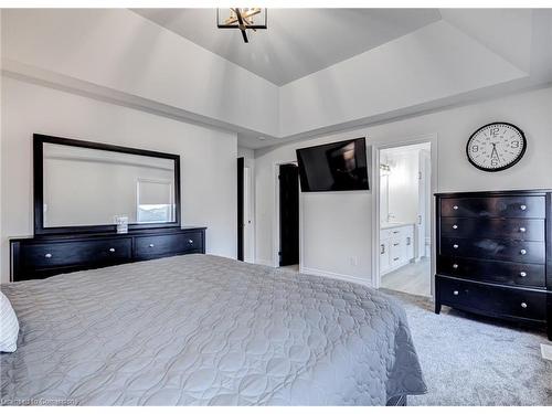 147 Susan Drive Drive, Fonthill, ON - Indoor Photo Showing Bedroom