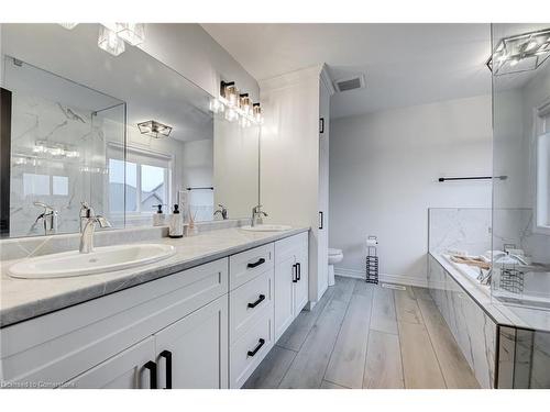 147 Susan Drive Drive, Fonthill, ON - Indoor Photo Showing Bathroom