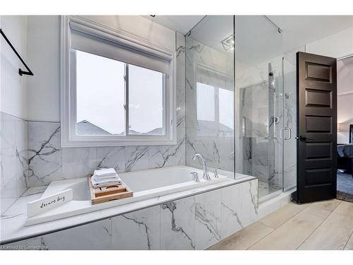 147 Susan Drive Drive, Fonthill, ON - Indoor Photo Showing Bathroom