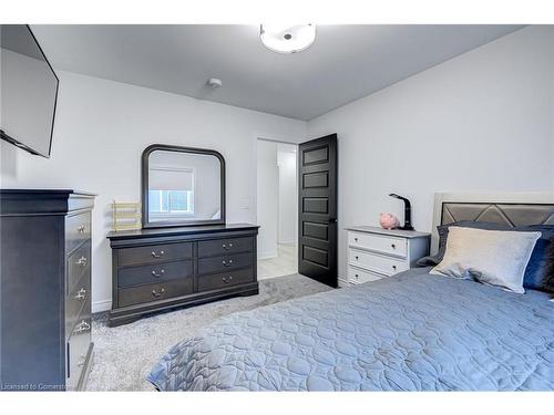 147 Susan Drive Drive, Fonthill, ON - Indoor Photo Showing Bedroom