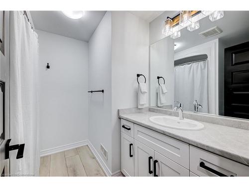 147 Susan Drive Drive, Fonthill, ON - Indoor Photo Showing Bathroom