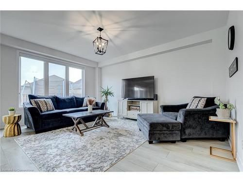 147 Susan Drive Drive, Fonthill, ON - Indoor Photo Showing Living Room