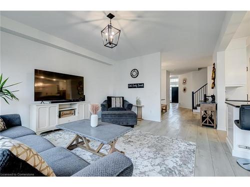 147 Susan Drive Drive, Fonthill, ON - Indoor Photo Showing Living Room