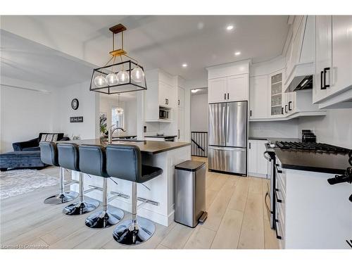 147 Susan Drive Drive, Fonthill, ON - Indoor Photo Showing Kitchen With Stainless Steel Kitchen With Upgraded Kitchen