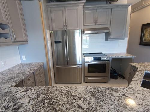 412-150 Colborne Street, Brantford, ON - Indoor Photo Showing Kitchen