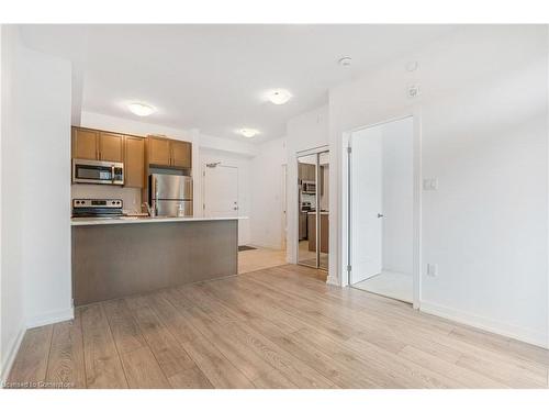 113-101 Shoreview Place, Stoney Creek, ON - Indoor Photo Showing Kitchen