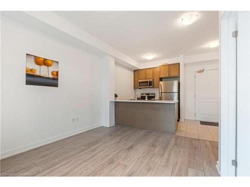 113-101 Shoreview Place, Stoney Creek, ON - Indoor Photo Showing Kitchen