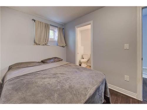 191 Williamson Drive, Caledonia, ON - Indoor Photo Showing Bedroom