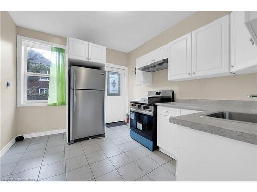 31 Gibson Avenue, Hamilton, ON - Indoor Photo Showing Kitchen