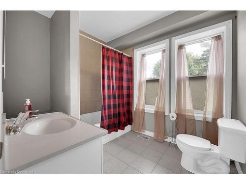 31 Gibson Avenue, Hamilton, ON - Indoor Photo Showing Bathroom