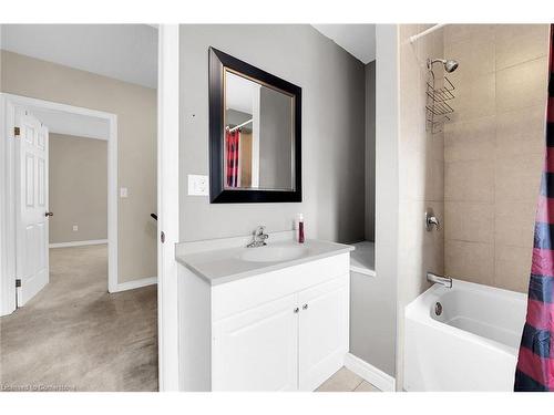 31 Gibson Avenue, Hamilton, ON - Indoor Photo Showing Bathroom