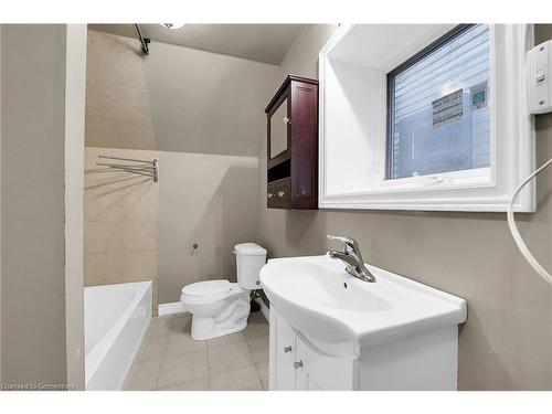 31 Gibson Avenue, Hamilton, ON - Indoor Photo Showing Bathroom