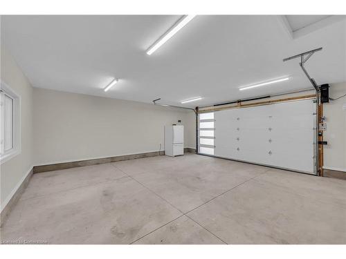 2596 Red Maple Avenue, Jordan Station, ON - Indoor Photo Showing Garage