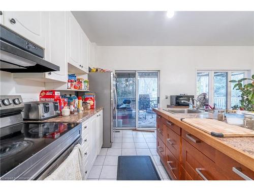 4206 Stadelbauer Drive, Beamsville, ON - Indoor Photo Showing Kitchen