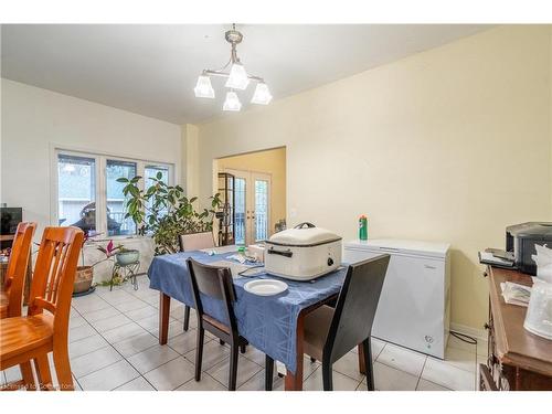 4206 Stadelbauer Drive, Beamsville, ON - Indoor Photo Showing Kitchen