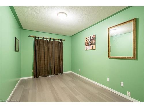 4206 Stadelbauer Drive, Beamsville, ON - Indoor Photo Showing Other Room