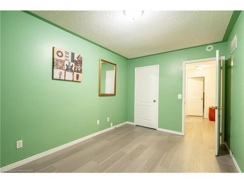 4206 Stadelbauer Drive, Beamsville, ON - Indoor Photo Showing Other Room