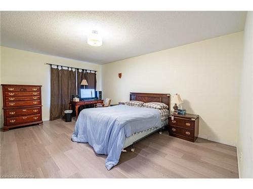 4206 Stadelbauer Drive, Beamsville, ON - Indoor Photo Showing Bedroom