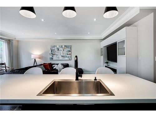 201 Hatt Street, Dundas, ON - Indoor Photo Showing Kitchen