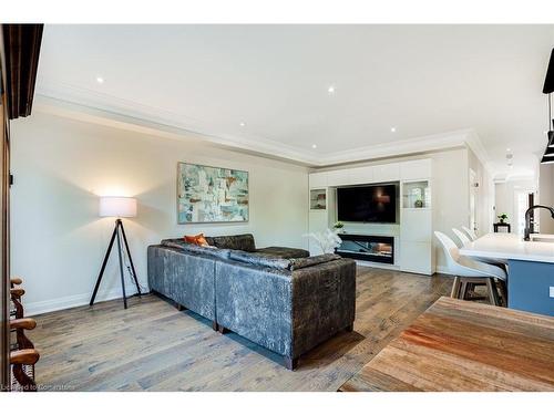 201 Hatt Street, Dundas, ON - Indoor Photo Showing Living Room