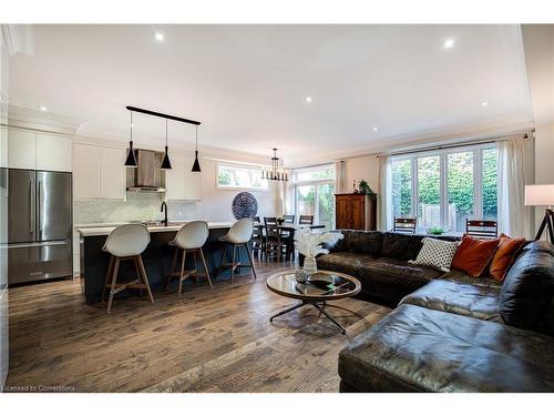 201 Hatt Street, Dundas, ON - Indoor Photo Showing Living Room