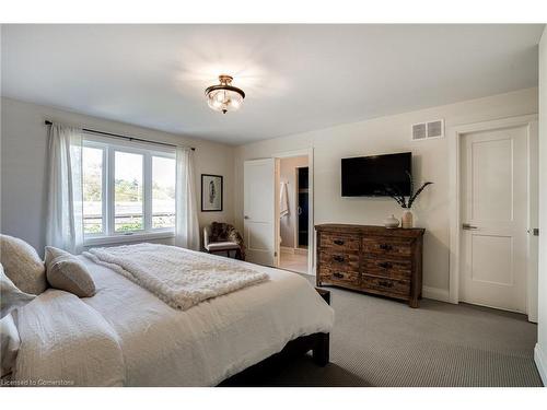 201 Hatt Street, Dundas, ON - Indoor Photo Showing Bedroom