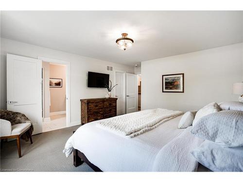 201 Hatt Street, Dundas, ON - Indoor Photo Showing Bedroom