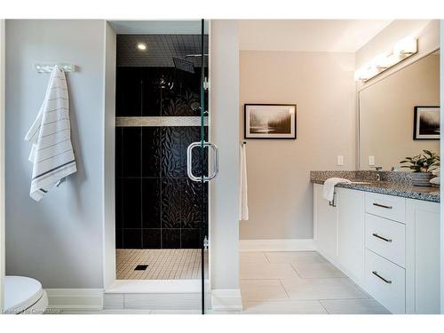 201 Hatt Street, Dundas, ON - Indoor Photo Showing Bathroom