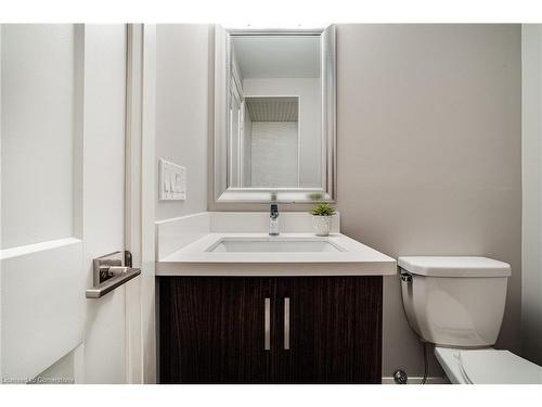 201 Hatt Street, Dundas, ON - Indoor Photo Showing Bathroom