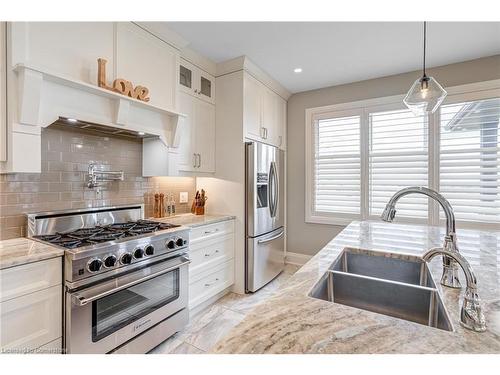 365 Mud Street E, Stoney Creek, ON - Indoor Photo Showing Kitchen With Double Sink With Upgraded Kitchen