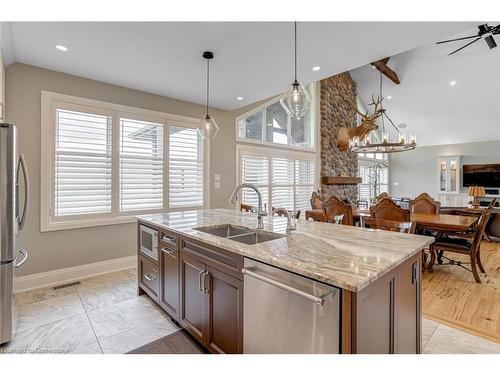 365 Mud Street E, Stoney Creek, ON - Indoor Photo Showing Kitchen With Double Sink With Upgraded Kitchen