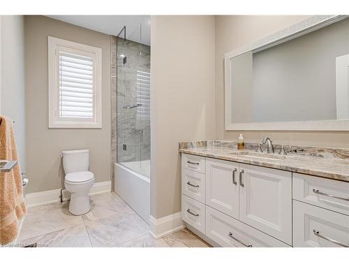 365 Mud Street E, Stoney Creek, ON - Indoor Photo Showing Bathroom