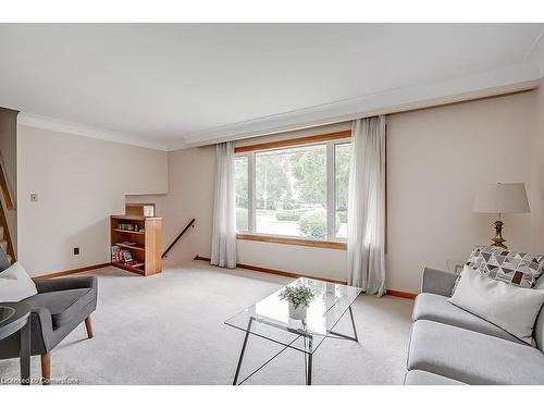 368 East Side Crescent, Burlington, ON - Indoor Photo Showing Living Room