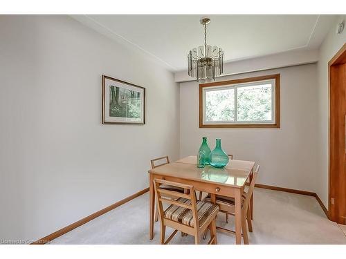 368 East Side Crescent, Burlington, ON - Indoor Photo Showing Dining Room