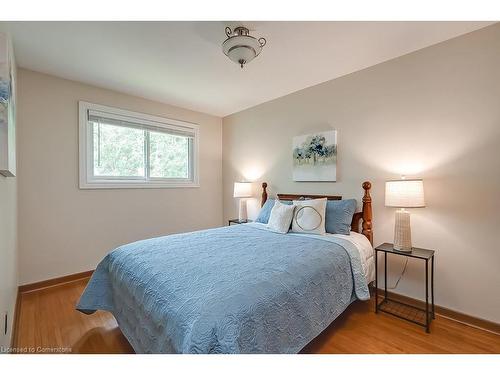 368 East Side Crescent, Burlington, ON - Indoor Photo Showing Bedroom