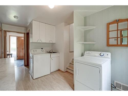 368 East Side Crescent, Burlington, ON - Indoor Photo Showing Laundry Room