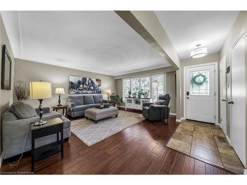 149 Renfrew Street E, Caledonia, ON - Indoor Photo Showing Living Room