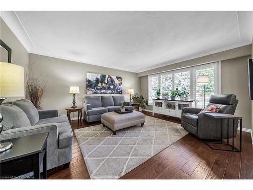 149 Renfrew Street E, Caledonia, ON - Indoor Photo Showing Living Room