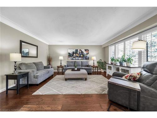 149 Renfrew Street E, Caledonia, ON - Indoor Photo Showing Living Room