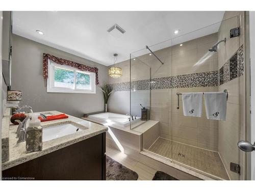 149 Renfrew Street E, Caledonia, ON - Indoor Photo Showing Bathroom