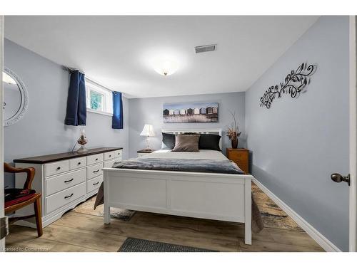 149 Renfrew Street E, Caledonia, ON - Indoor Photo Showing Bedroom