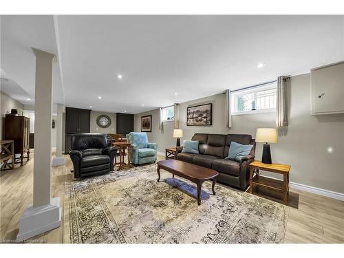 149 Renfrew Street E, Caledonia, ON - Indoor Photo Showing Living Room