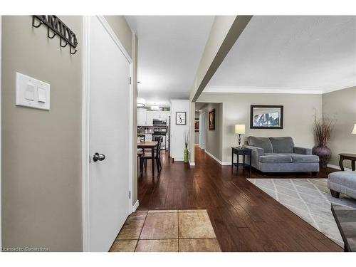 149 Renfrew Street E, Caledonia, ON - Indoor Photo Showing Living Room